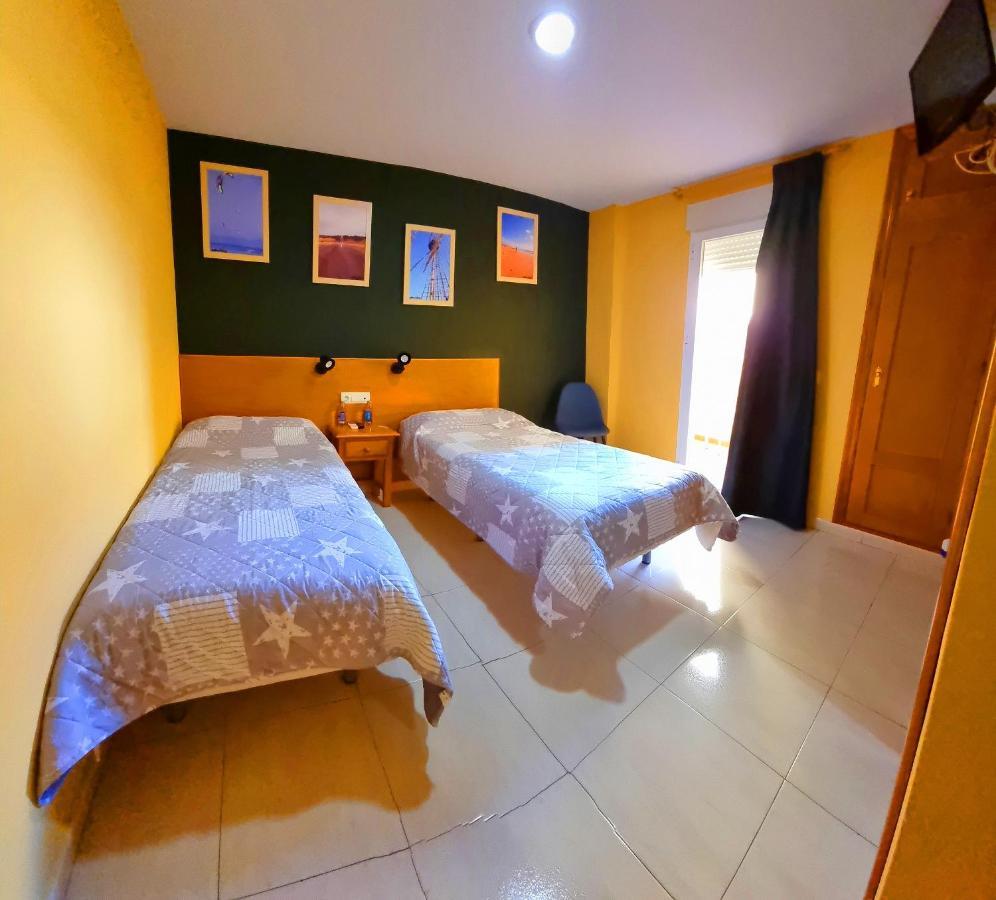 Hostal La Estacion Benajarafe Bagian luar foto