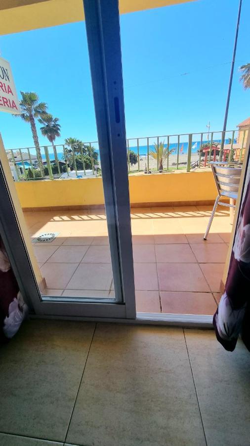 Hostal La Estacion Benajarafe Bagian luar foto
