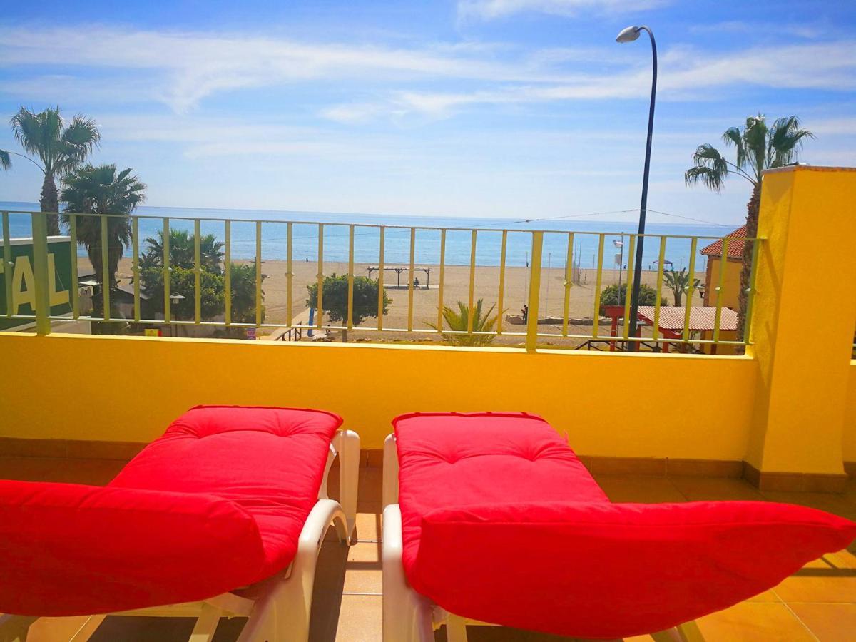 Hostal La Estacion Benajarafe Bagian luar foto