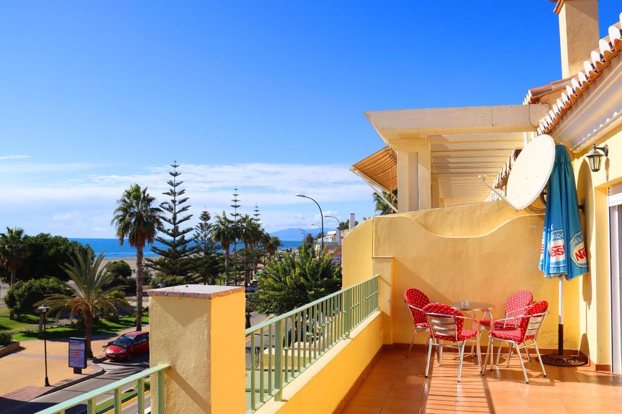 Hostal La Estacion Benajarafe Bagian luar foto