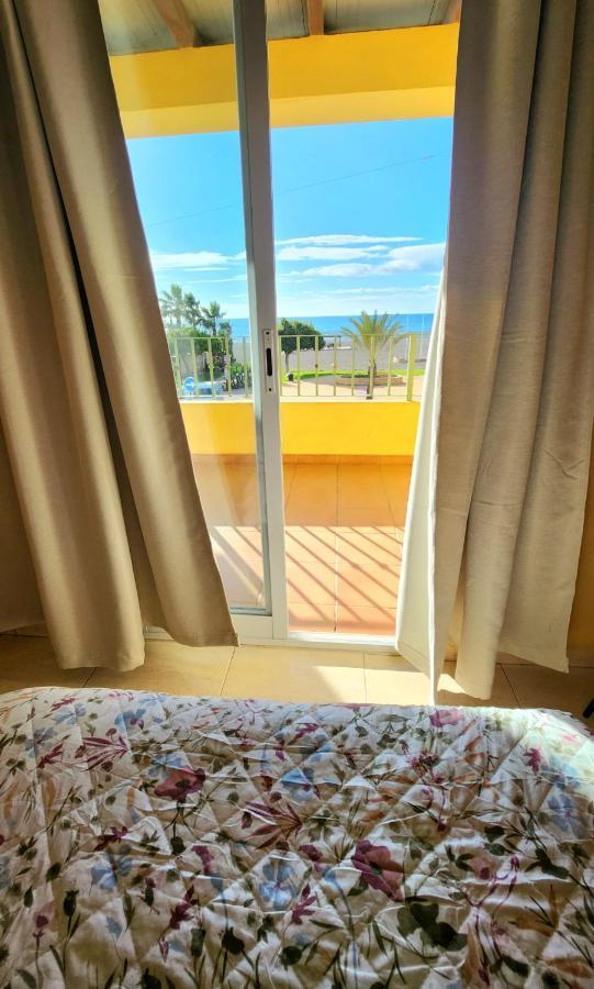 Hostal La Estacion Benajarafe Bagian luar foto