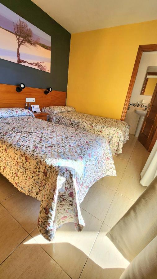 Hostal La Estacion Benajarafe Bagian luar foto