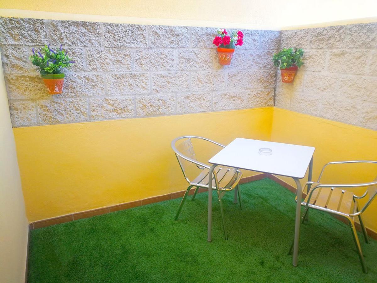 Hostal La Estacion Benajarafe Bagian luar foto