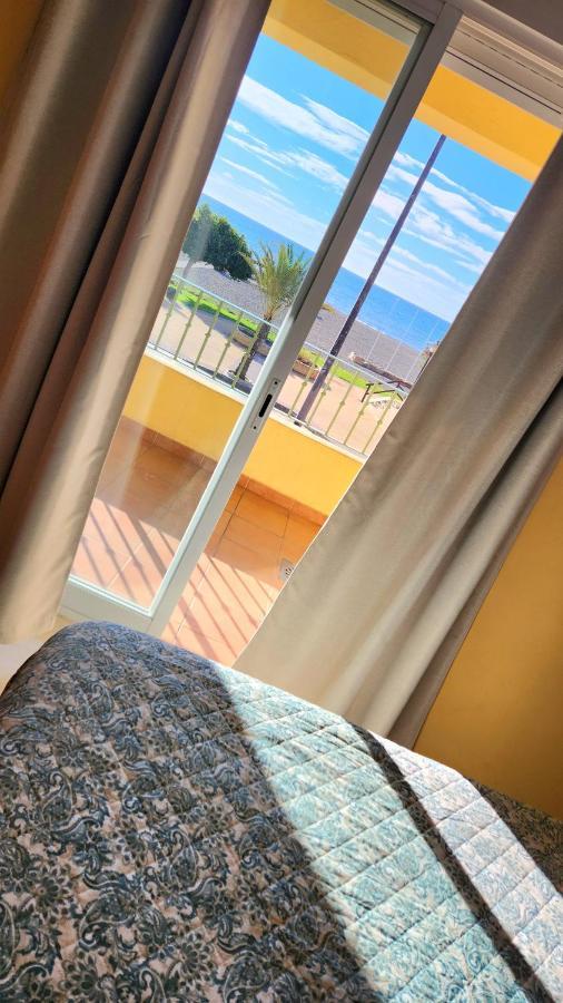 Hostal La Estacion Benajarafe Bagian luar foto