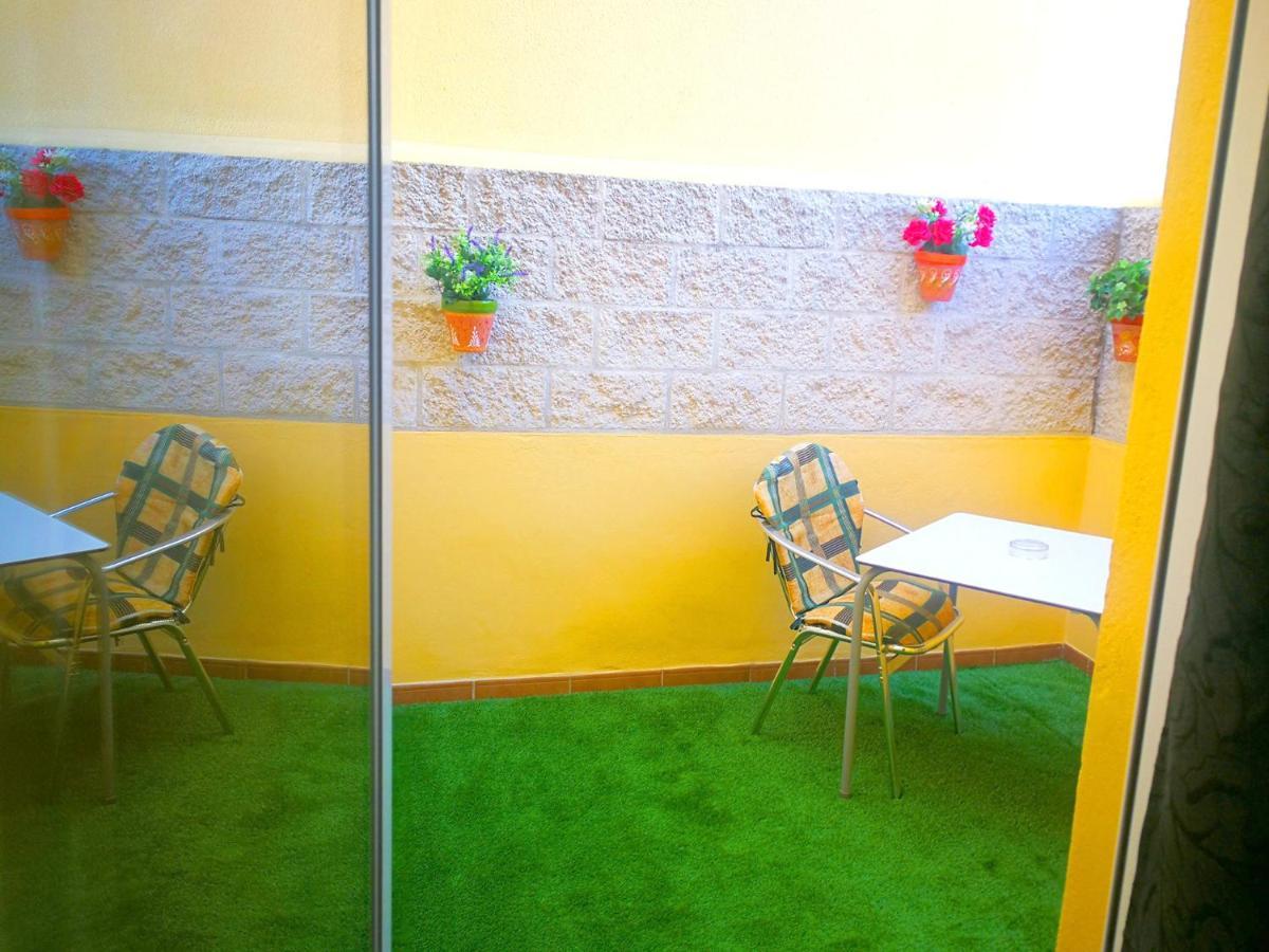 Hostal La Estacion Benajarafe Bagian luar foto