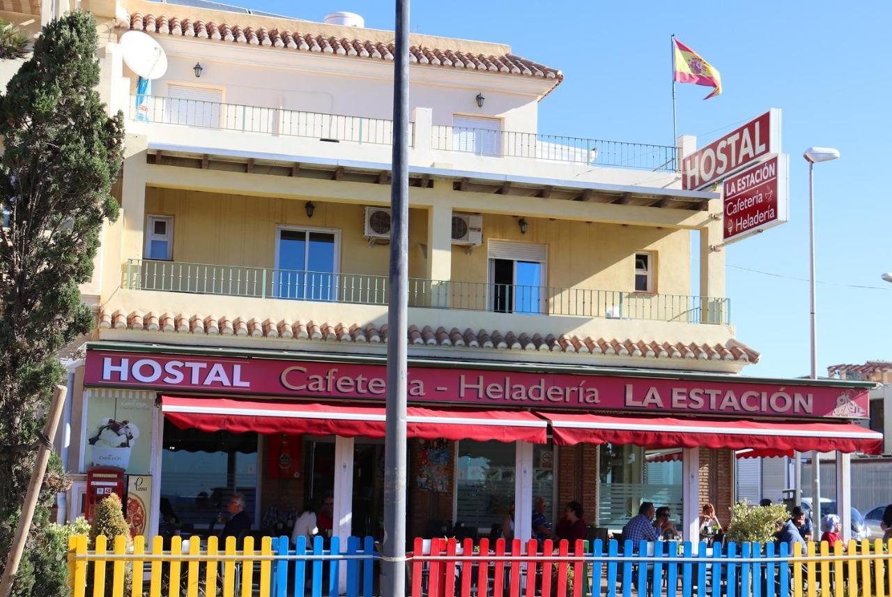 Hostal La Estacion Benajarafe Bagian luar foto