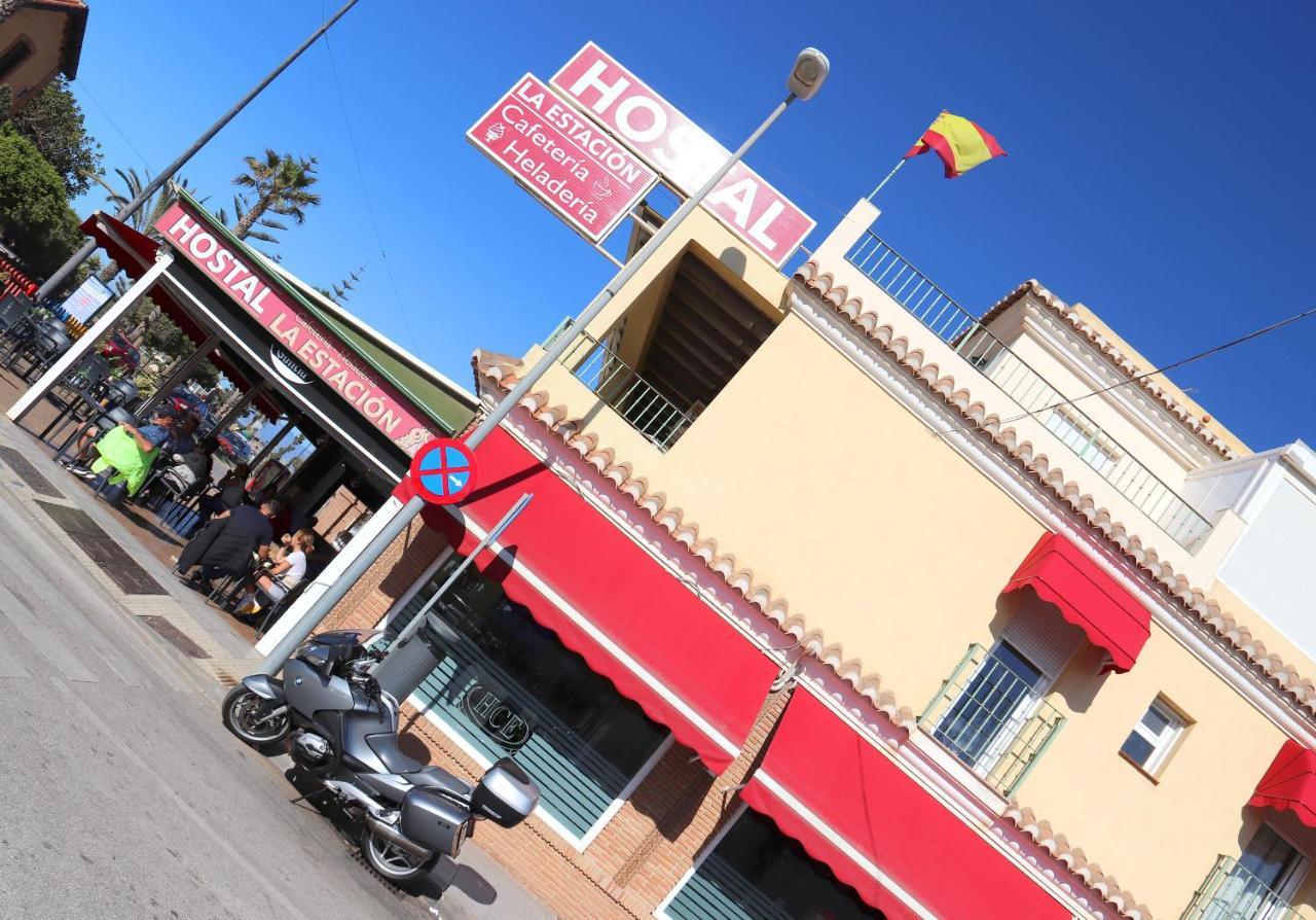 Hostal La Estacion Benajarafe Bagian luar foto
