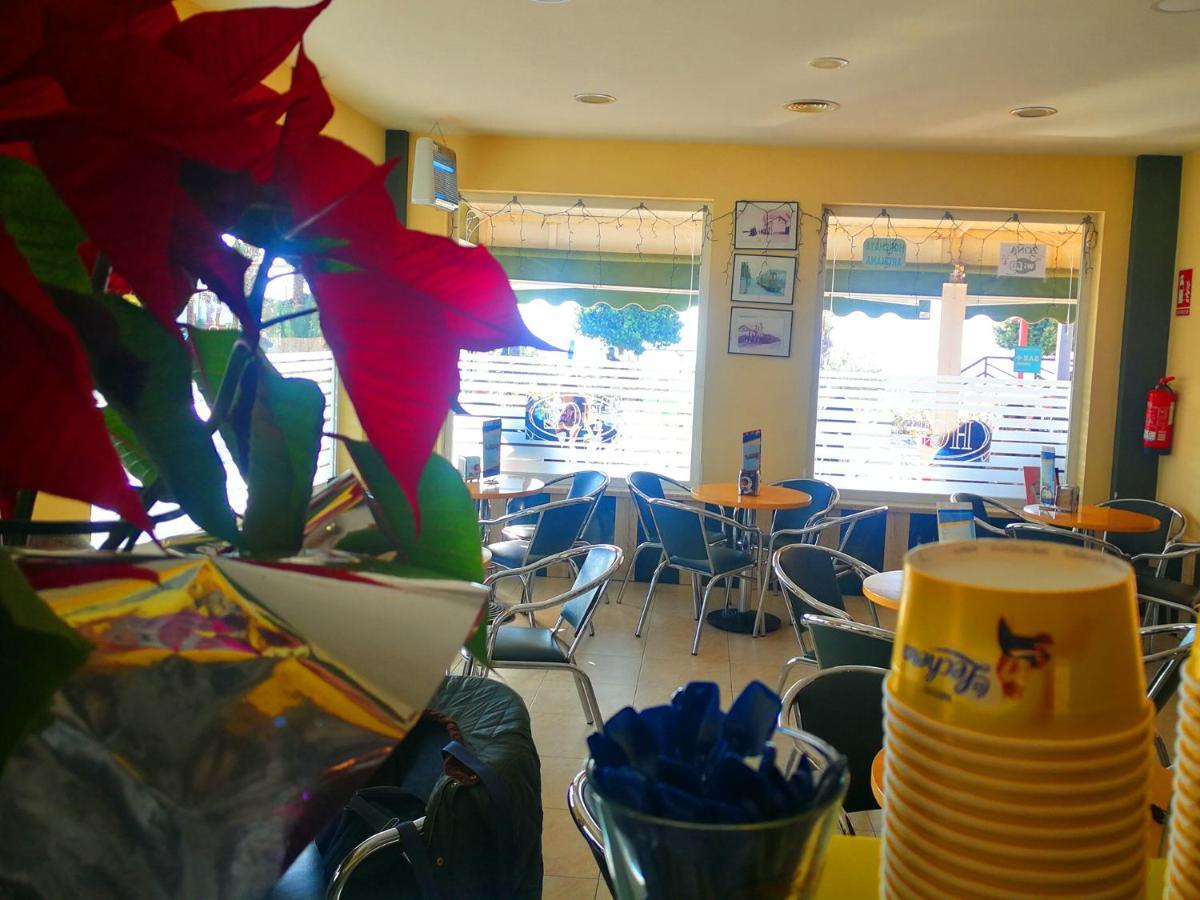 Hostal La Estacion Benajarafe Bagian luar foto