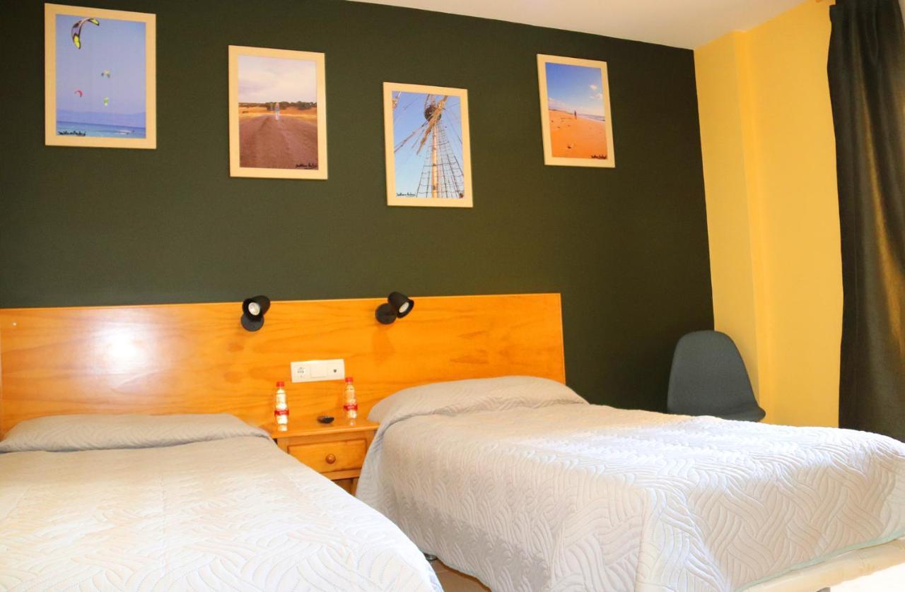 Hostal La Estacion Benajarafe Bagian luar foto