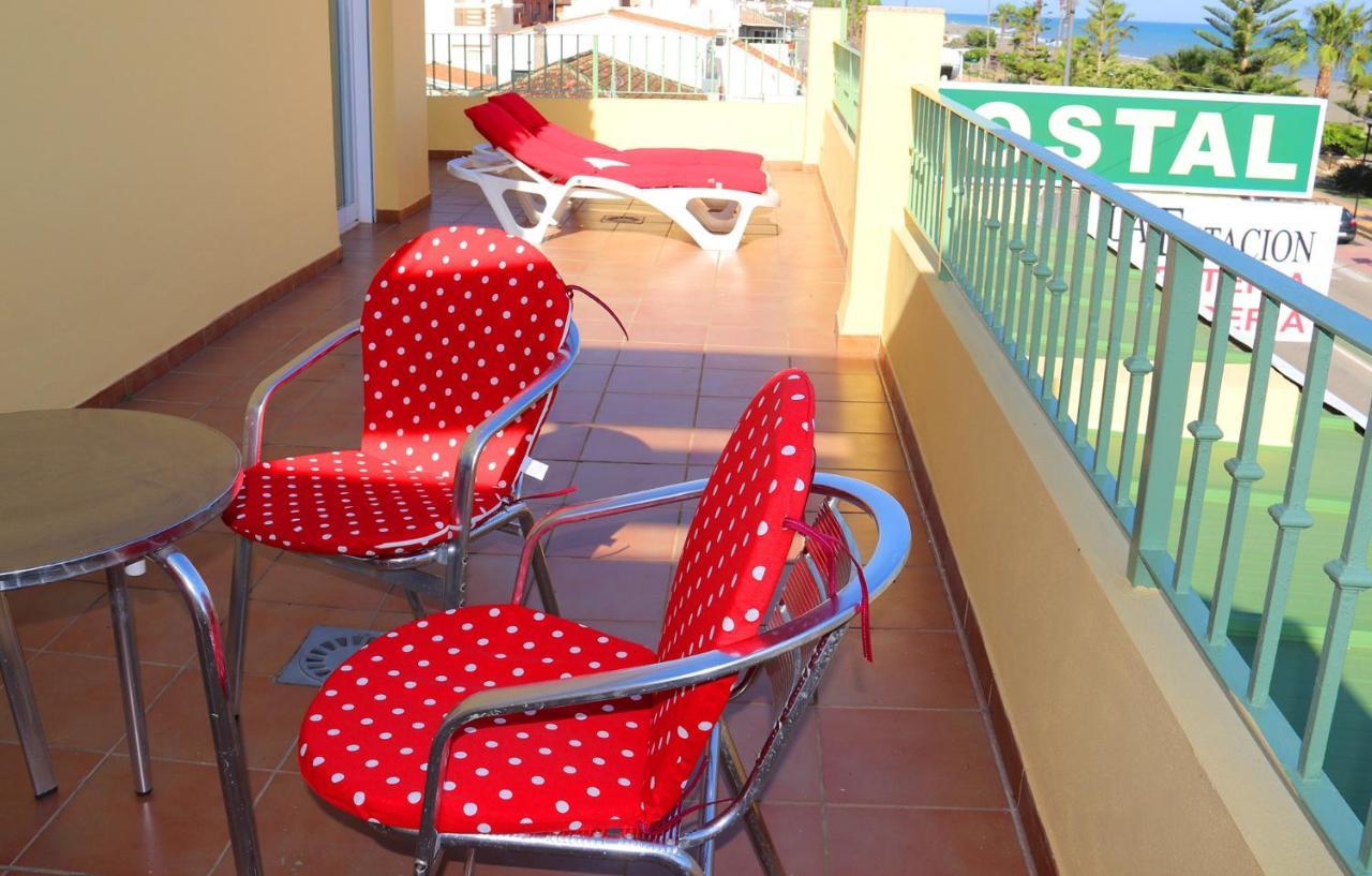 Hostal La Estacion Benajarafe Bagian luar foto